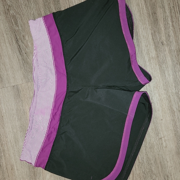 LULULEMON SHORTS - Picture 2 of 4